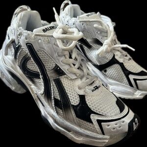 Balenciaga Runner Sneaker ‘Gradient - White Black’